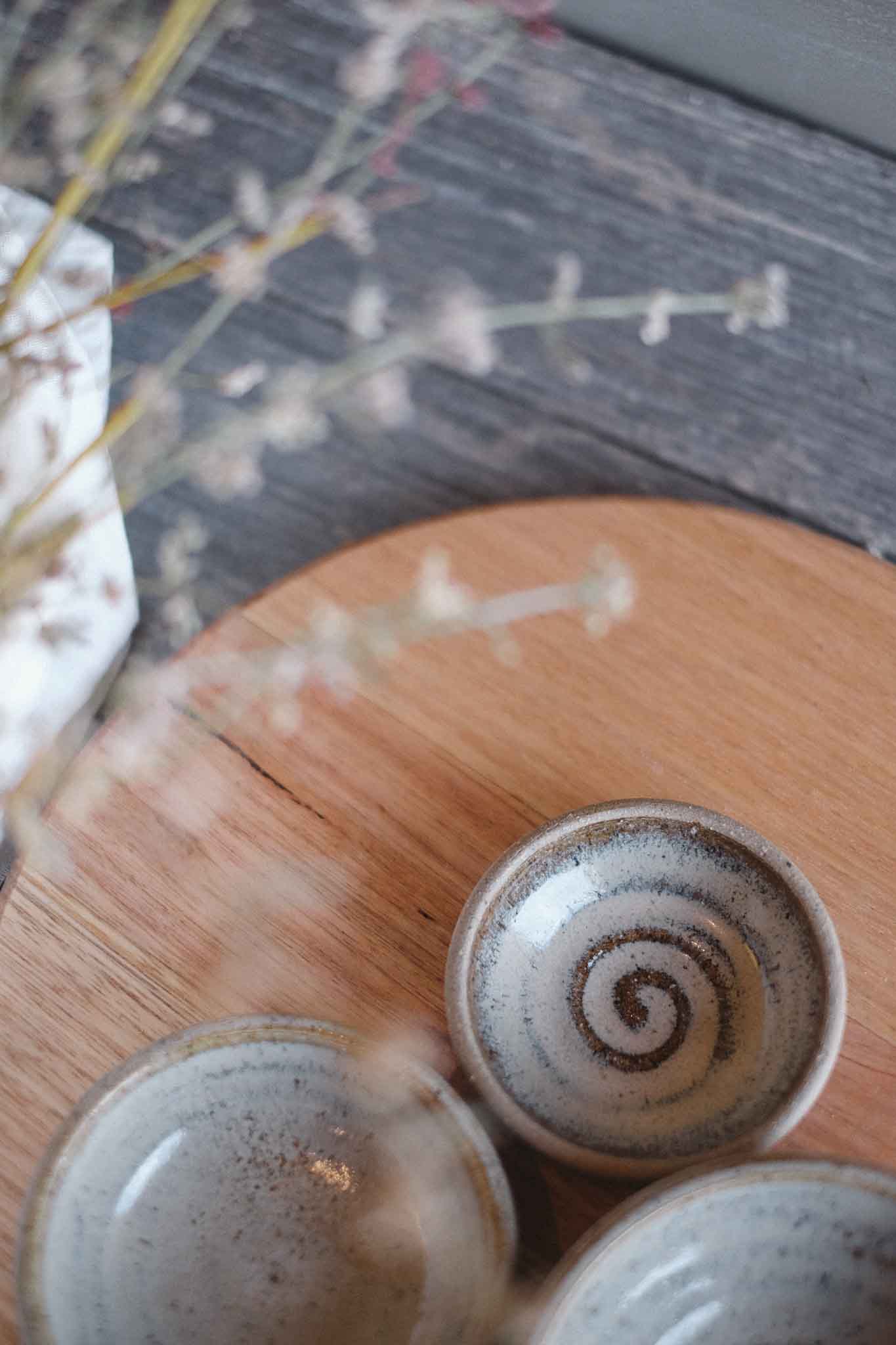 Tasmanian Oak Charcuterie Board w/ 3 Wild Clay Serving Bowls — Round 33cm