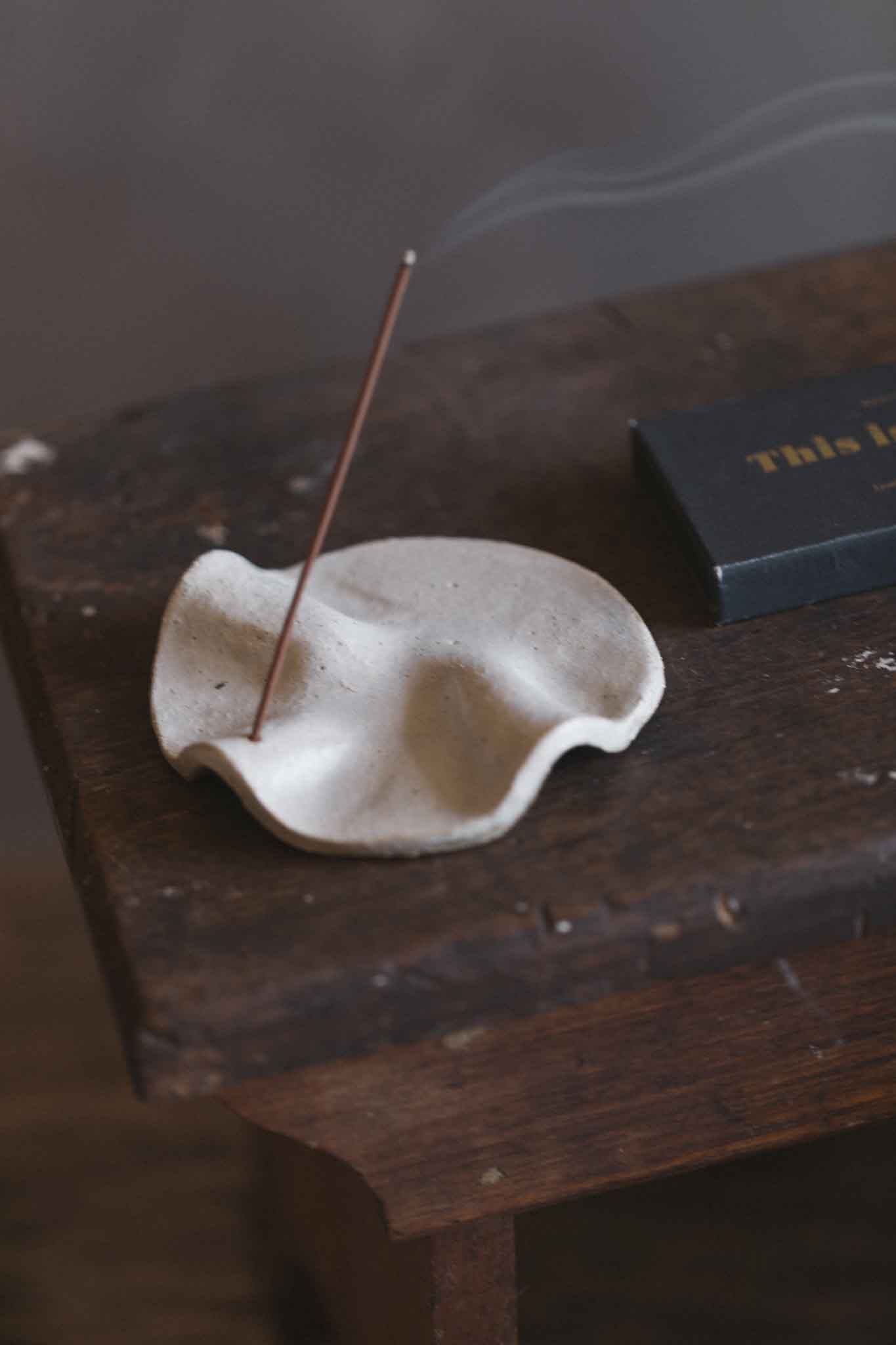 Wavy Incense Dish | Round | Matte