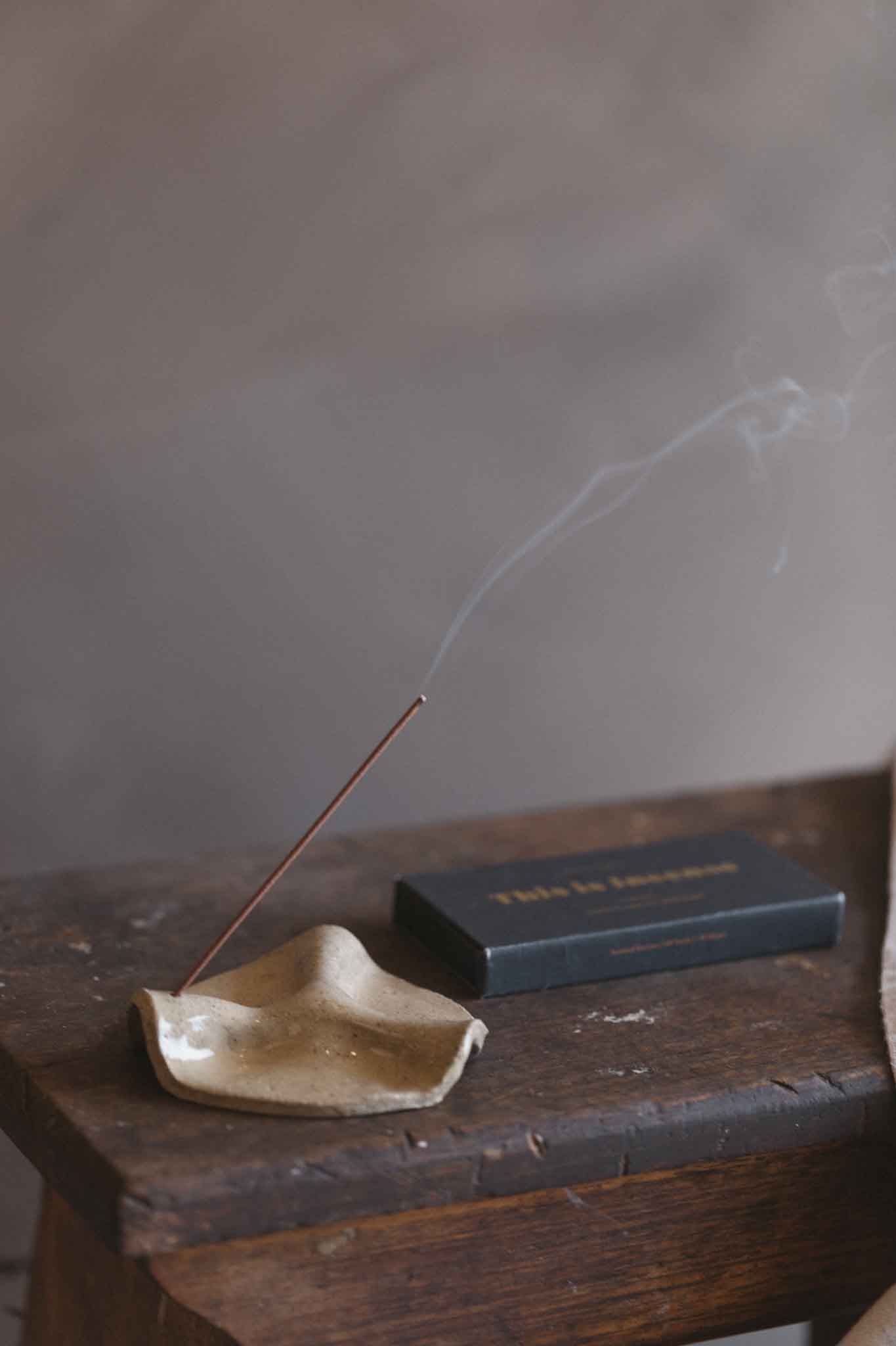 Wavy Incense Dish | Round | Gloss