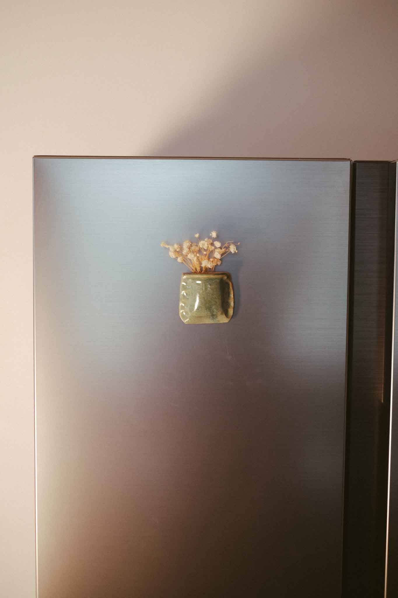 Magnetic Tiny Vase