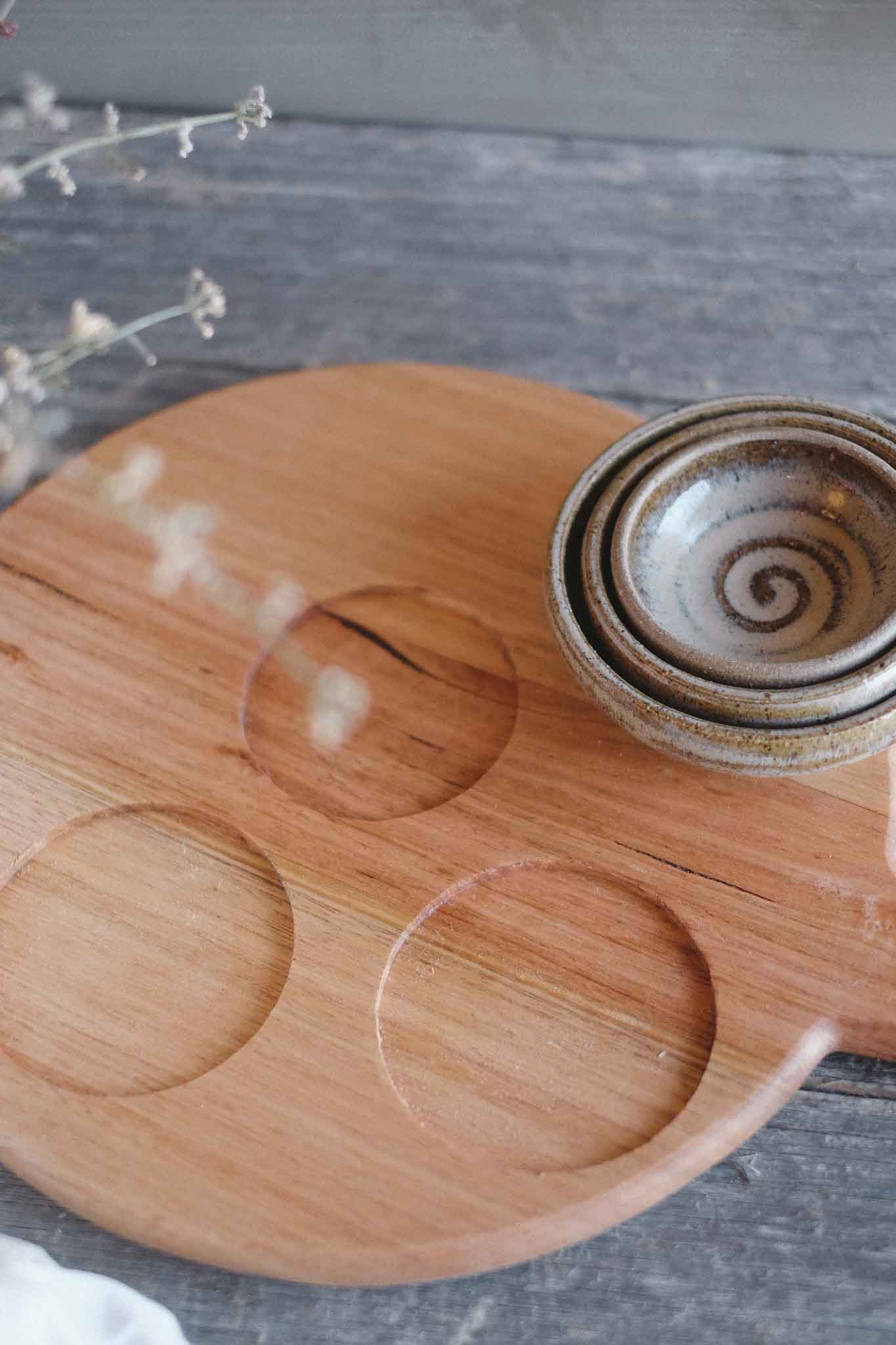 Tasmanian Oak Charcuterie Board w/ 3 Wild Clay Serving Bowls — Round 33cm