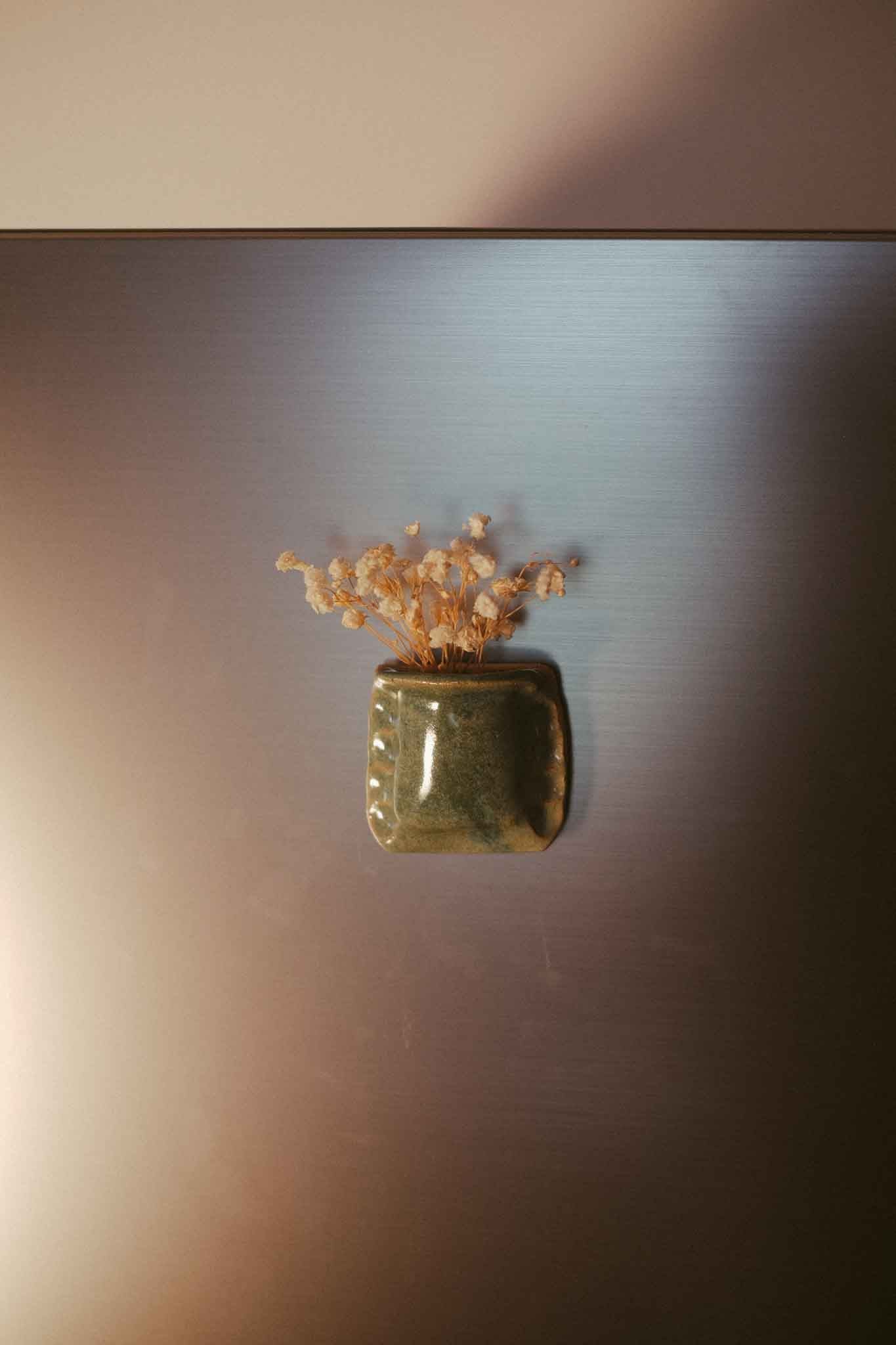 Magnetic Tiny Vase