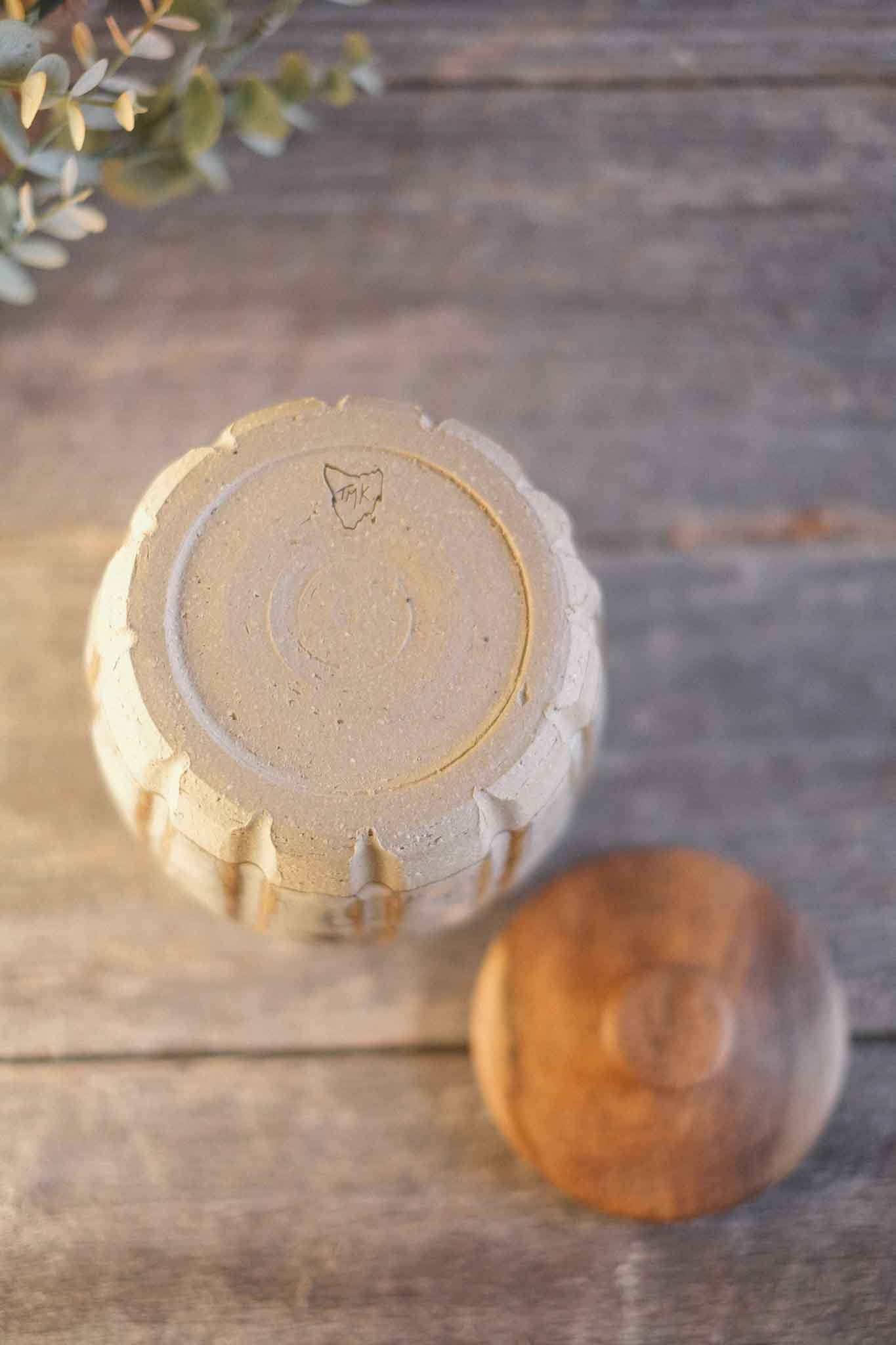 Large Jar with Blackheart Sassafras Lid 14cm x10cm