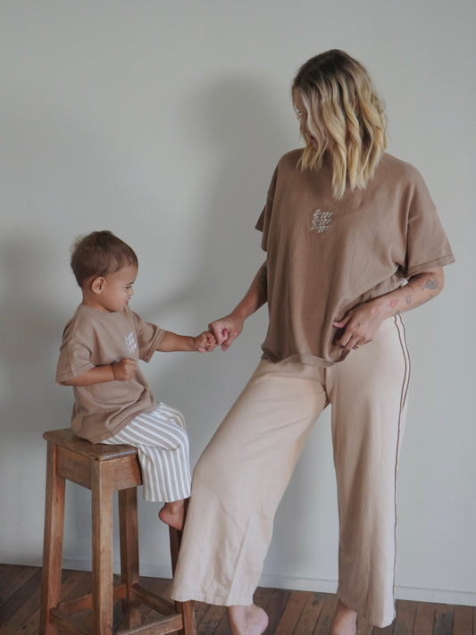 SIGNATURE TEE | MOCHA (WOMEN'S)