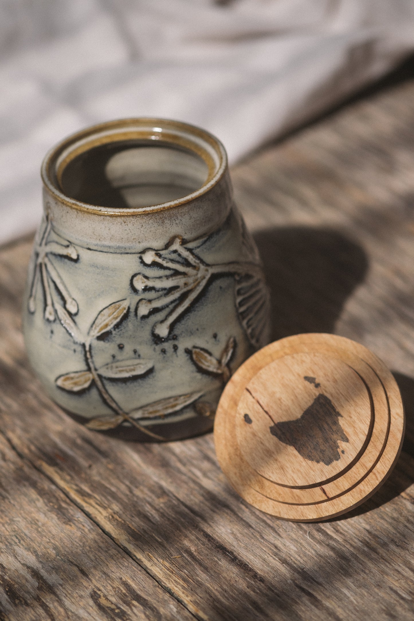 Flower and Bee Jar with Tas Oak Lid