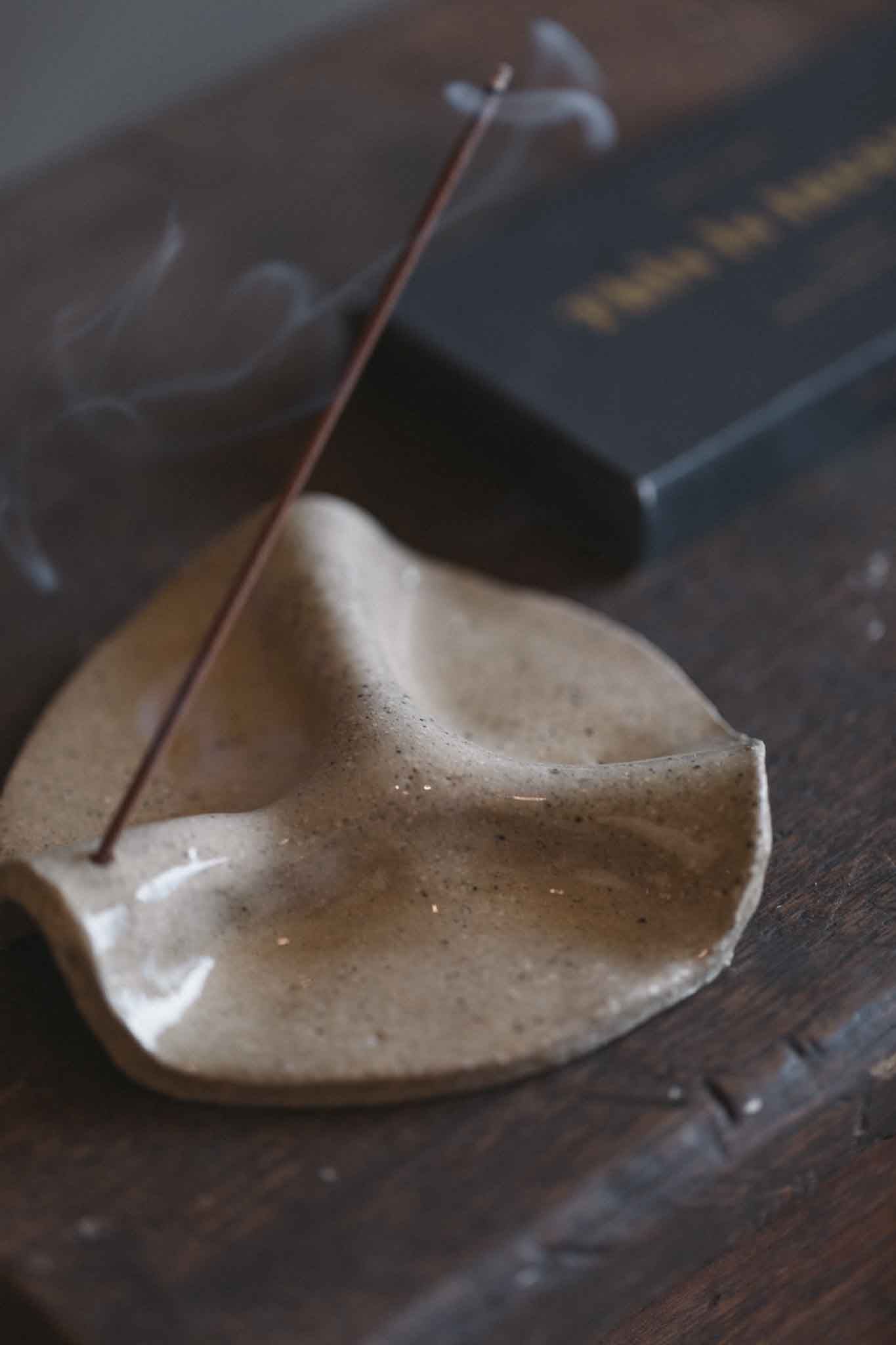 Wavy Incense Dish | Round | Gloss