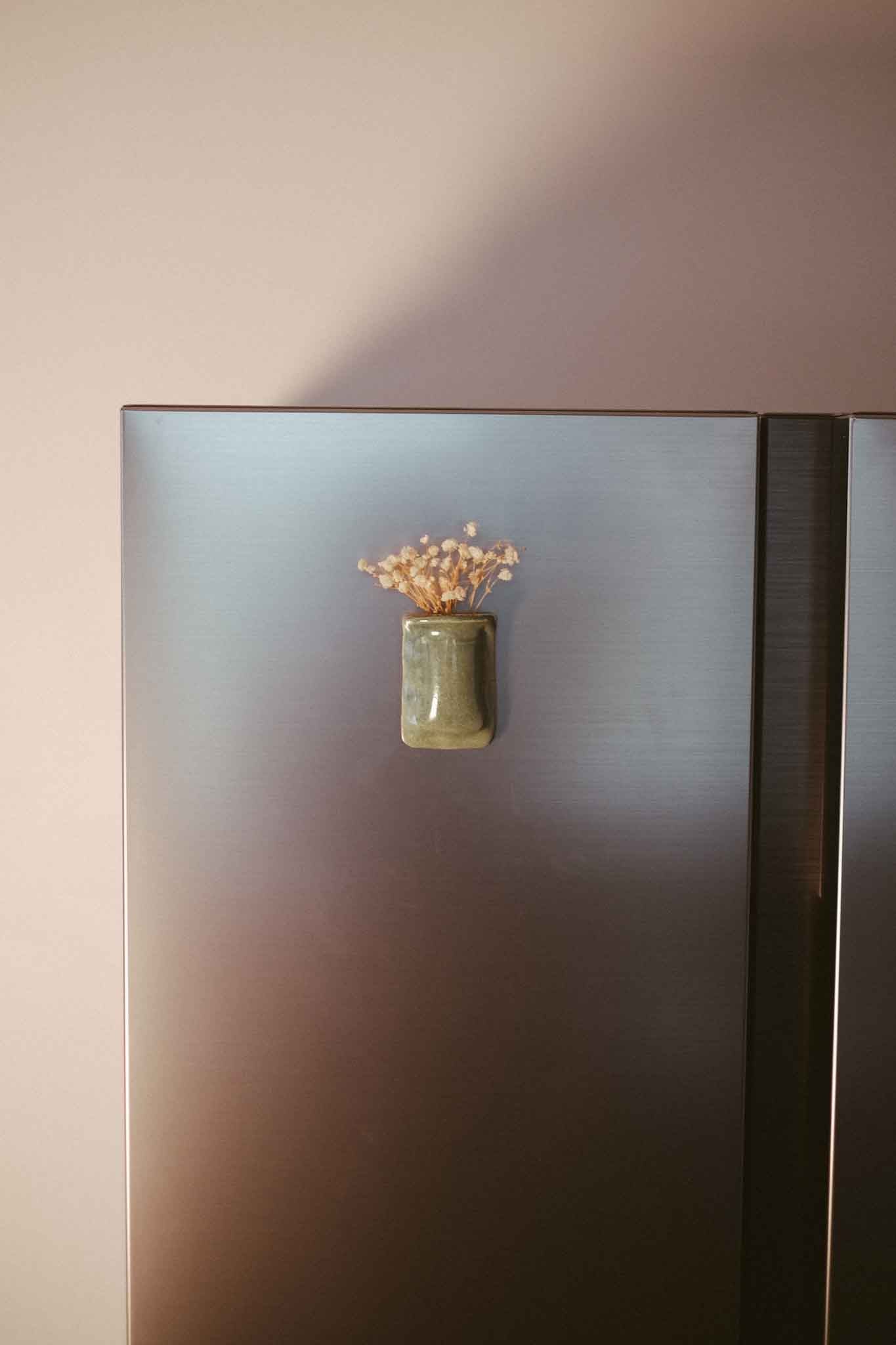 Magnetic Tiny Vase