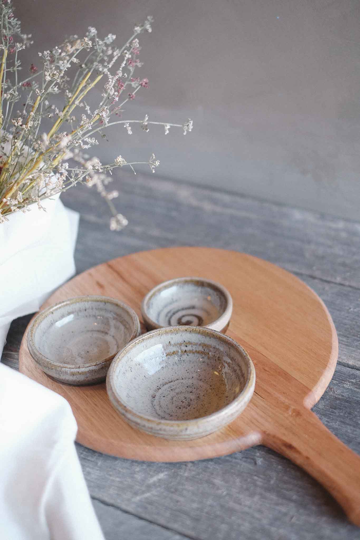 Tasmanian Oak Charcuterie Board w/ 3 Wild Clay Serving Bowls — Round 33cm