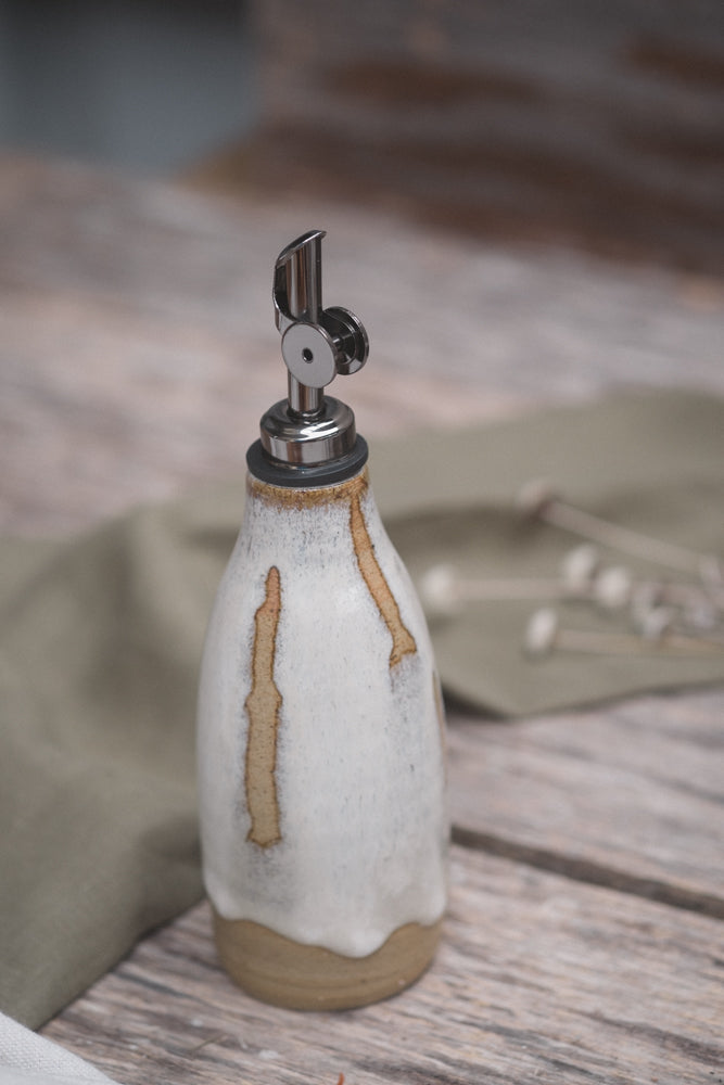 Wild Clay Oil Cruet – Handcrafted Elegance