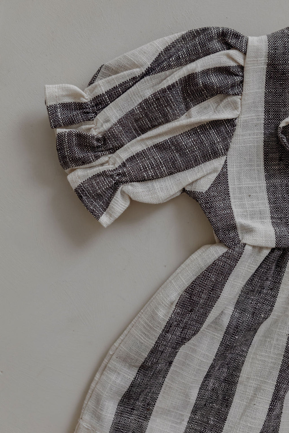 LINEN STRIPE TOP | CHARCOAL