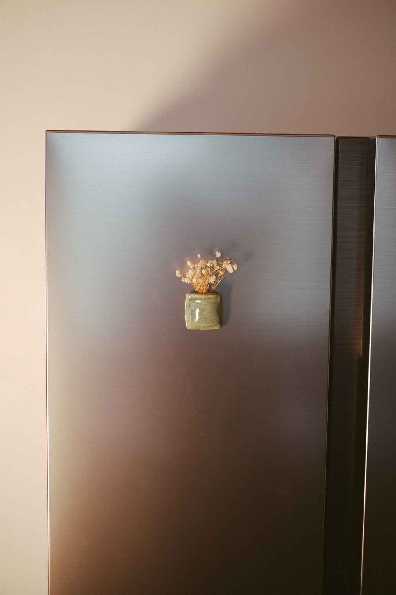 Magnetic Tiny Vase