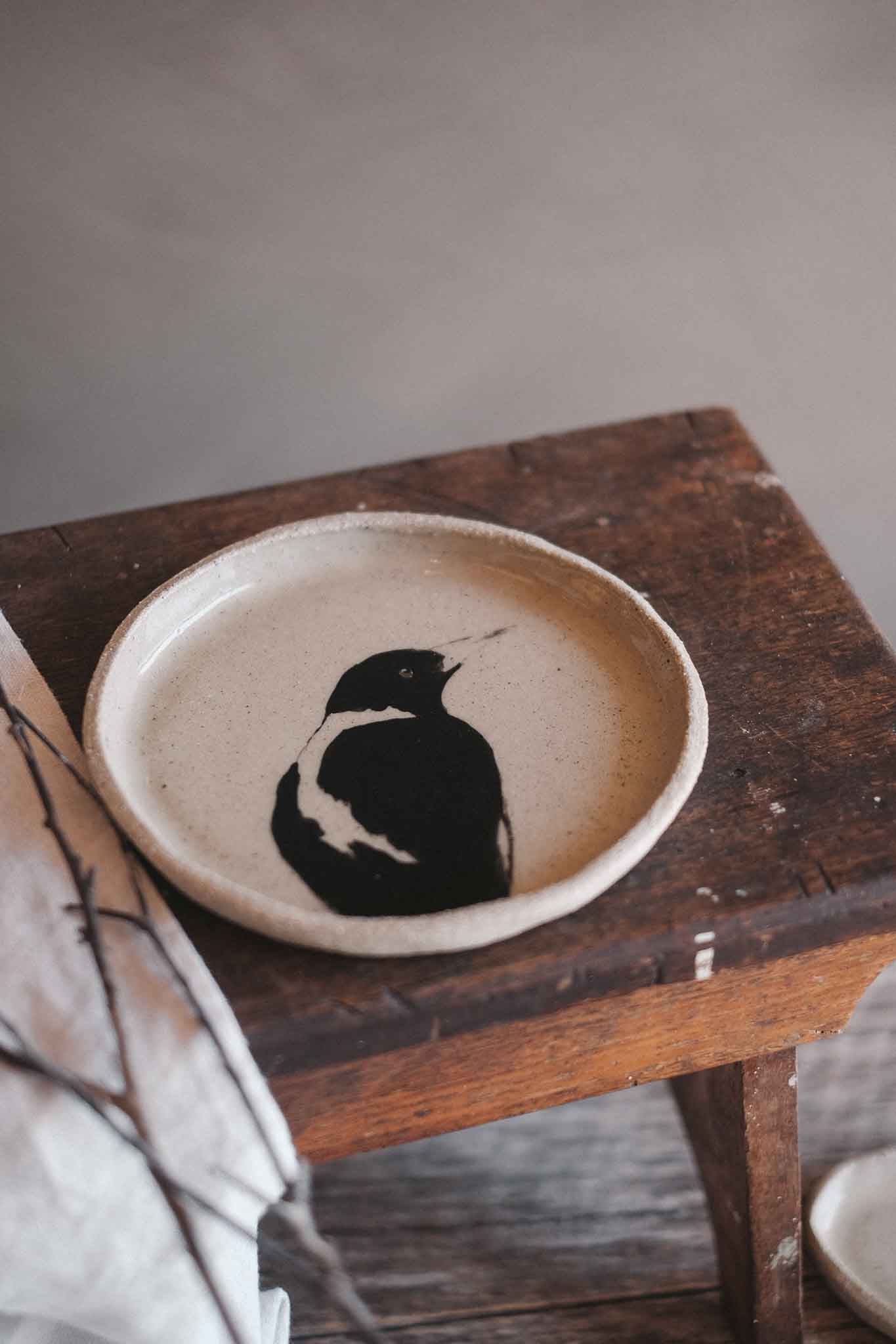 Magpie Plate Round