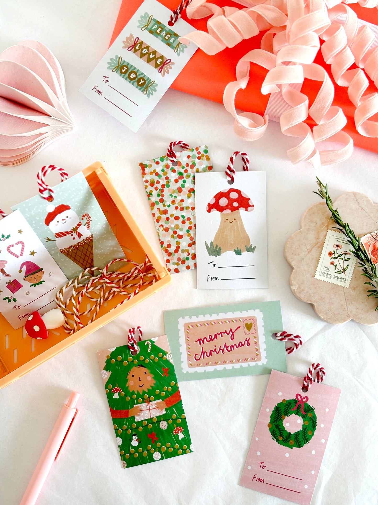 Festive Gift Tag Set - 8 Holiday Christmas Tags String 