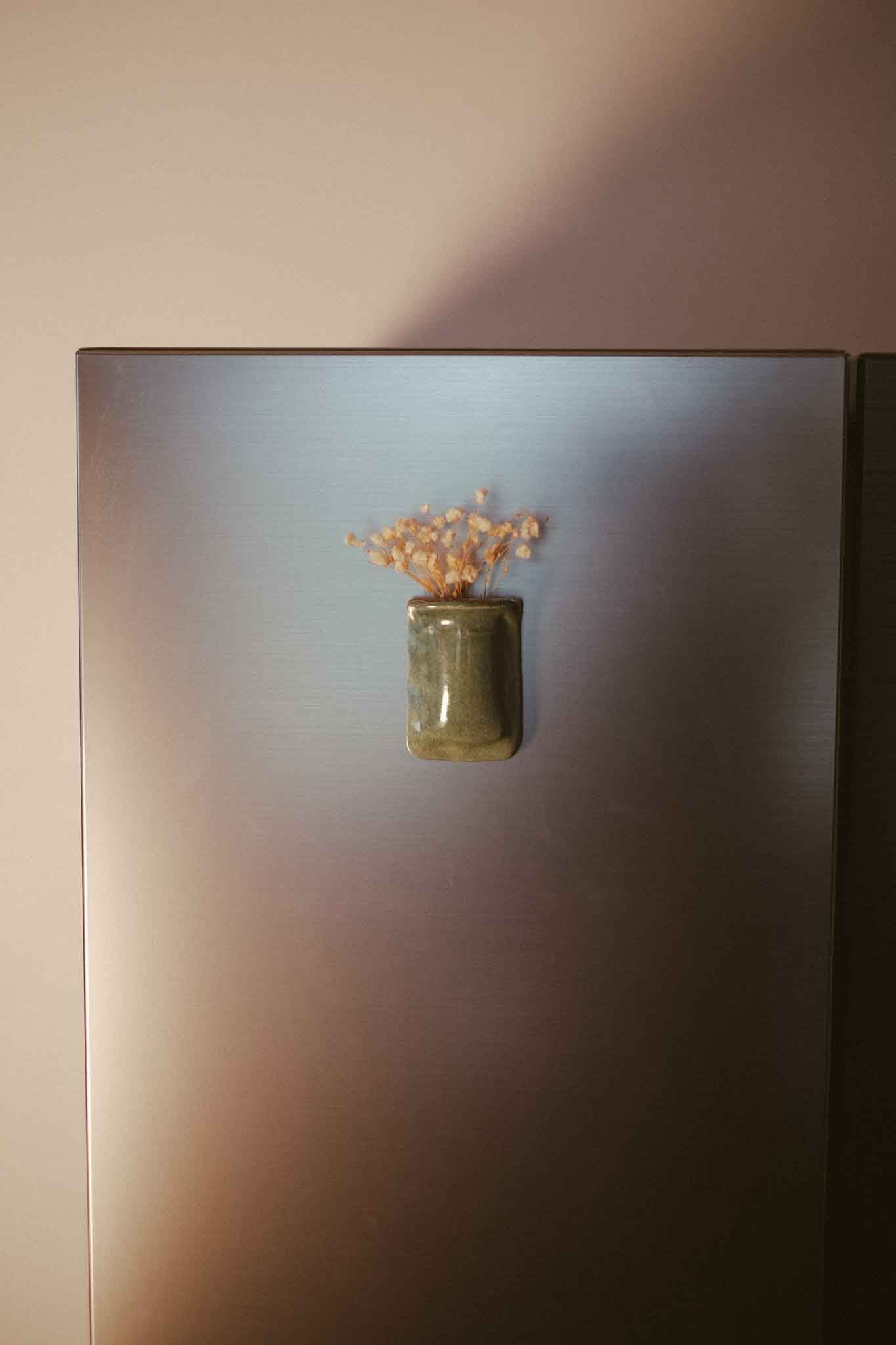Magnetic Tiny Vase