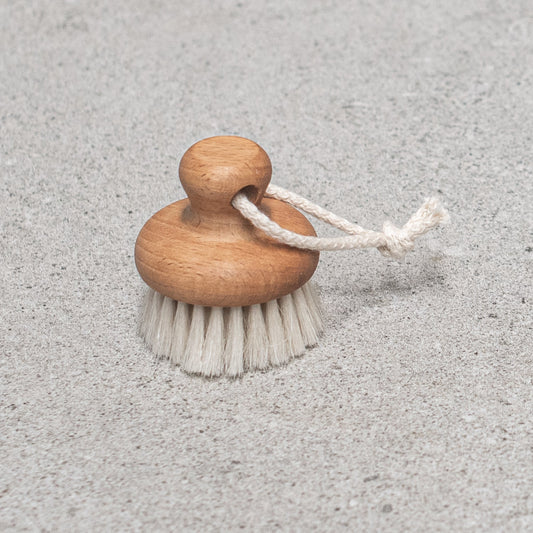 Hanging Face Brush