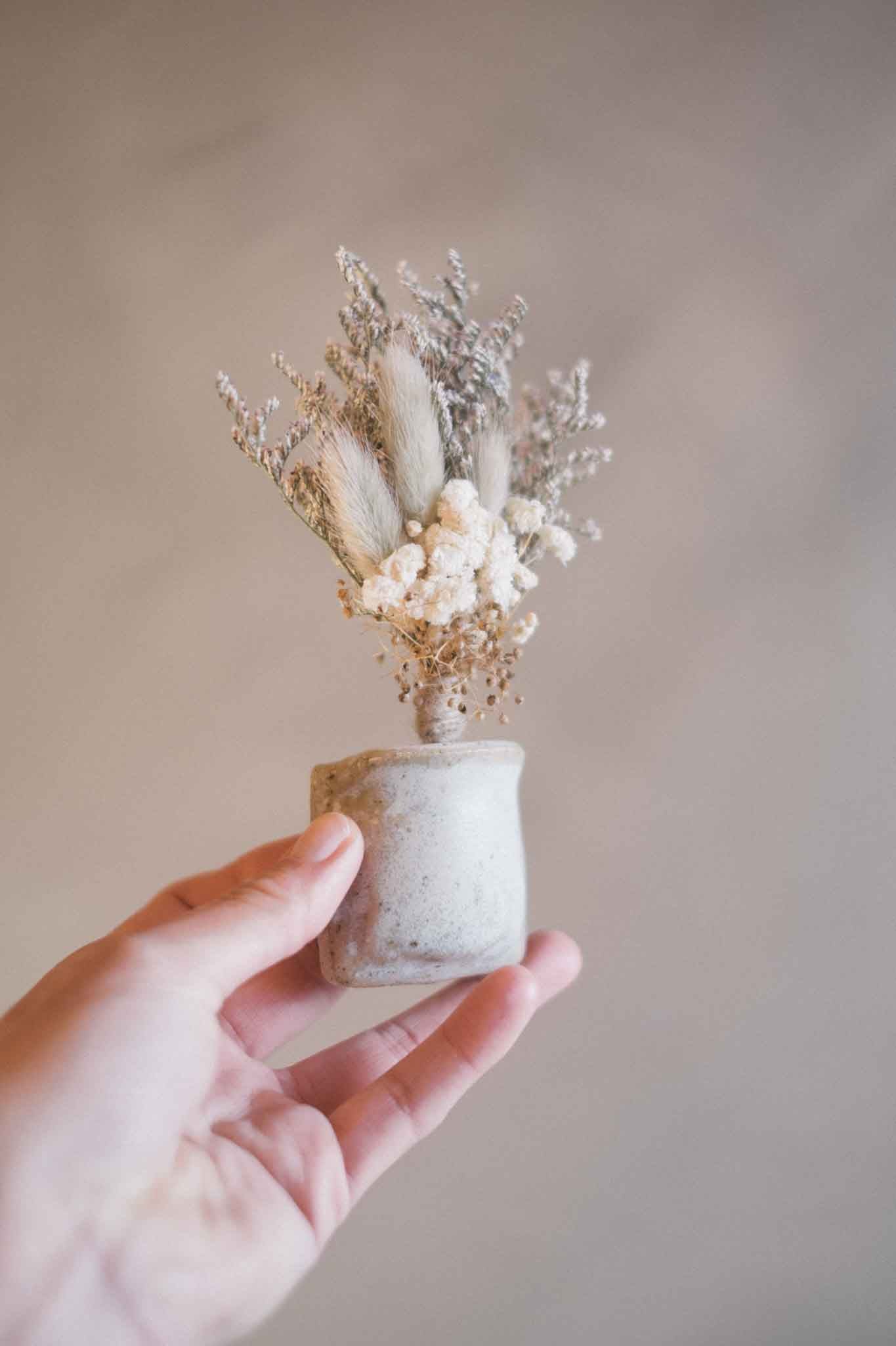Magnetic Tiny Vase — Soft White