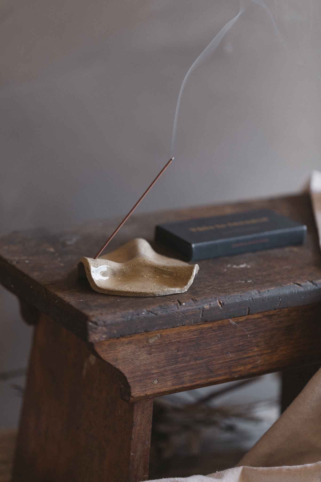 Wavy Incense Dish | Round | Gloss