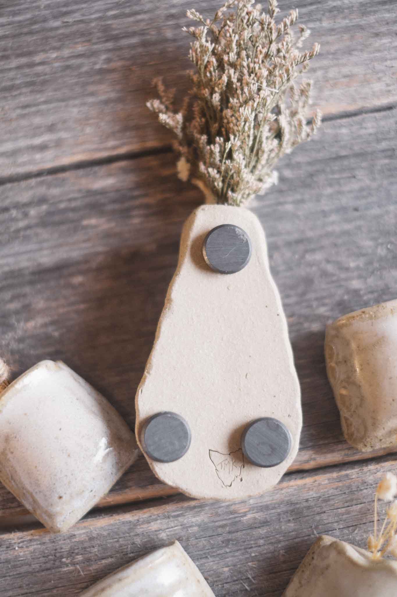 Magnetic Tiny Vase — Soft White