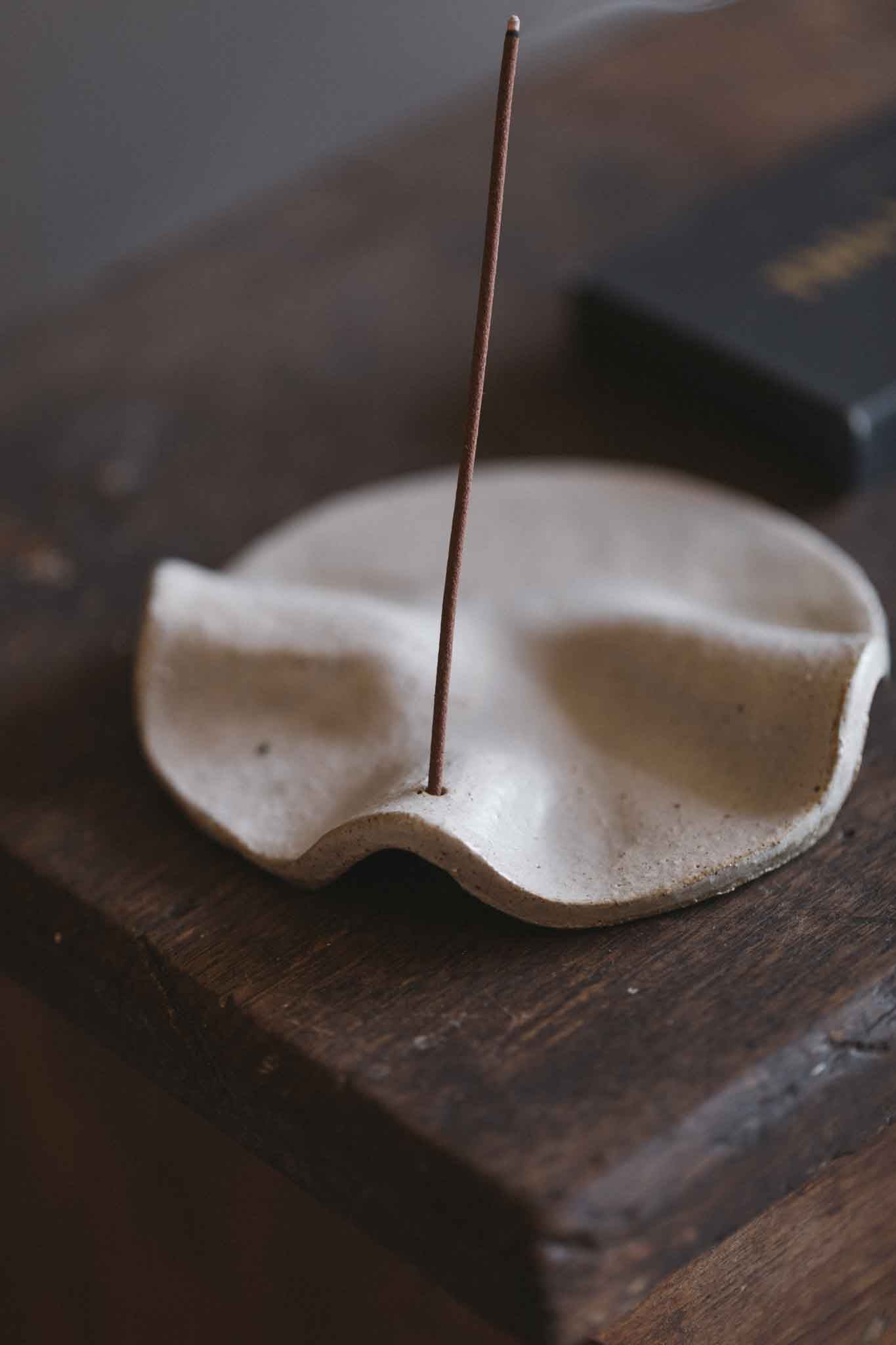 Wavy Incense Dish | Round | Matte