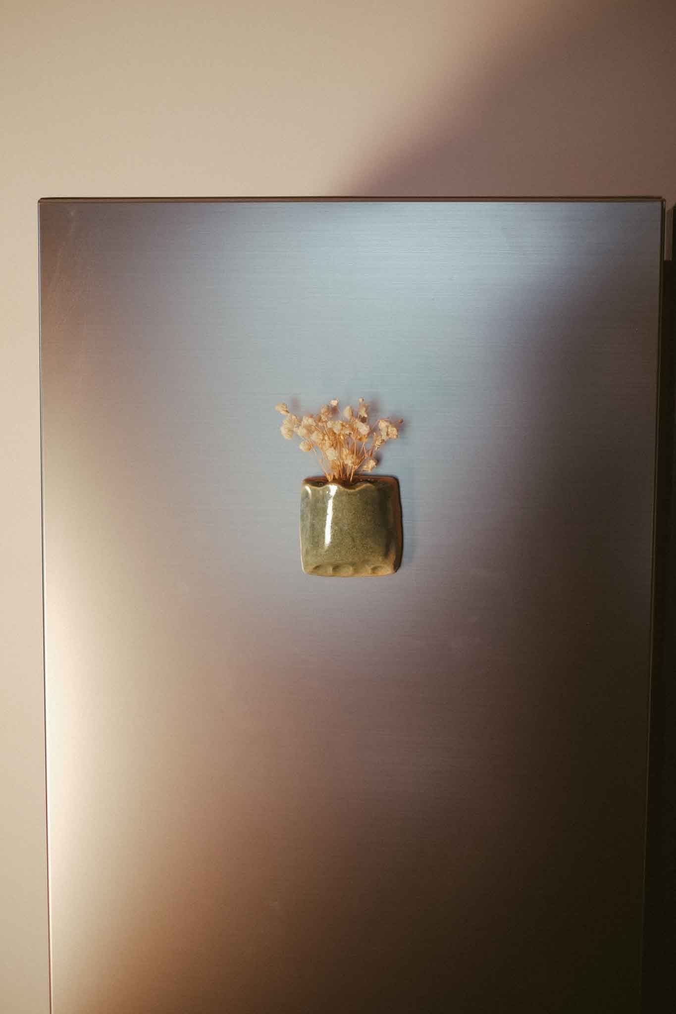 Magnetic Tiny Vase