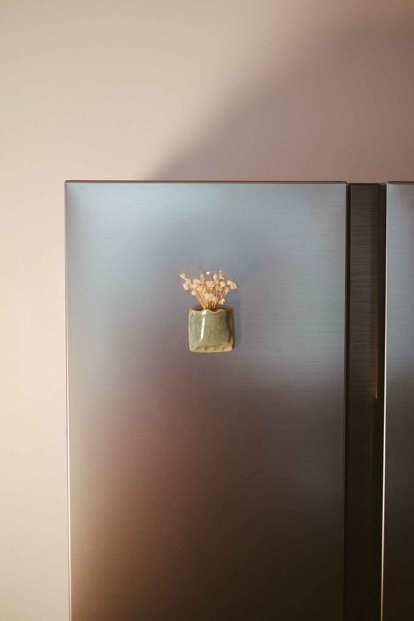 Magnetic Tiny Vase