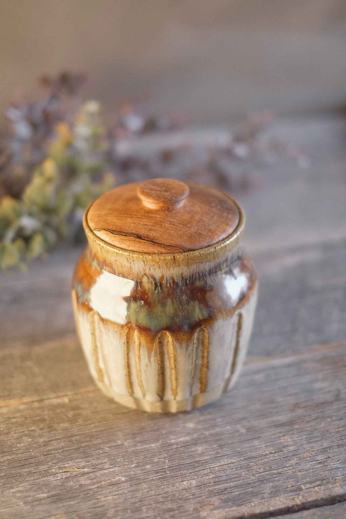 Large Jar with Blackheart Sassafras Lid 14cm x10cm