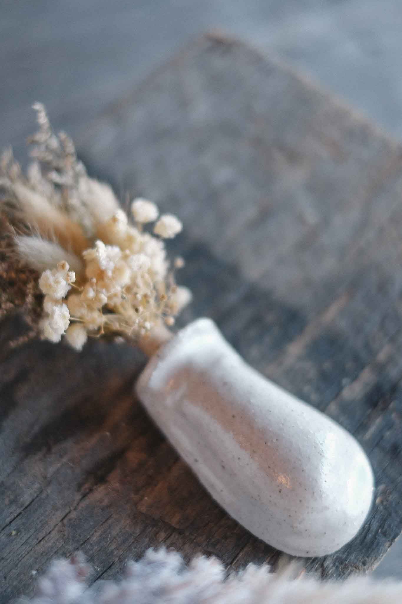 Magnetic Tiny Vase — White