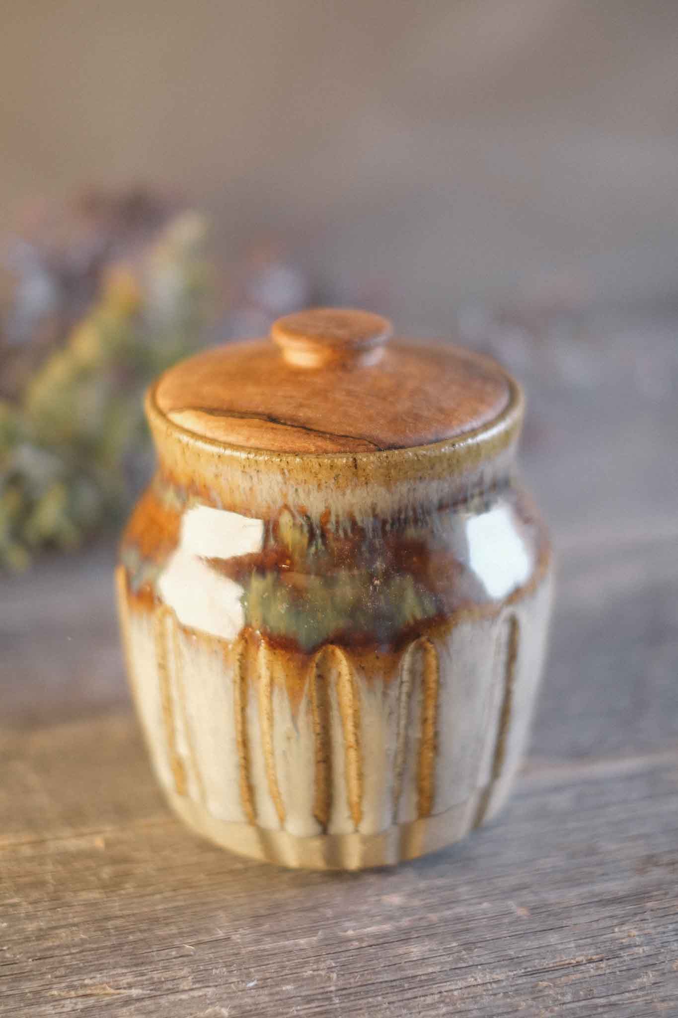 Large Jar with Blackheart Sassafras Lid 14cm x10cm