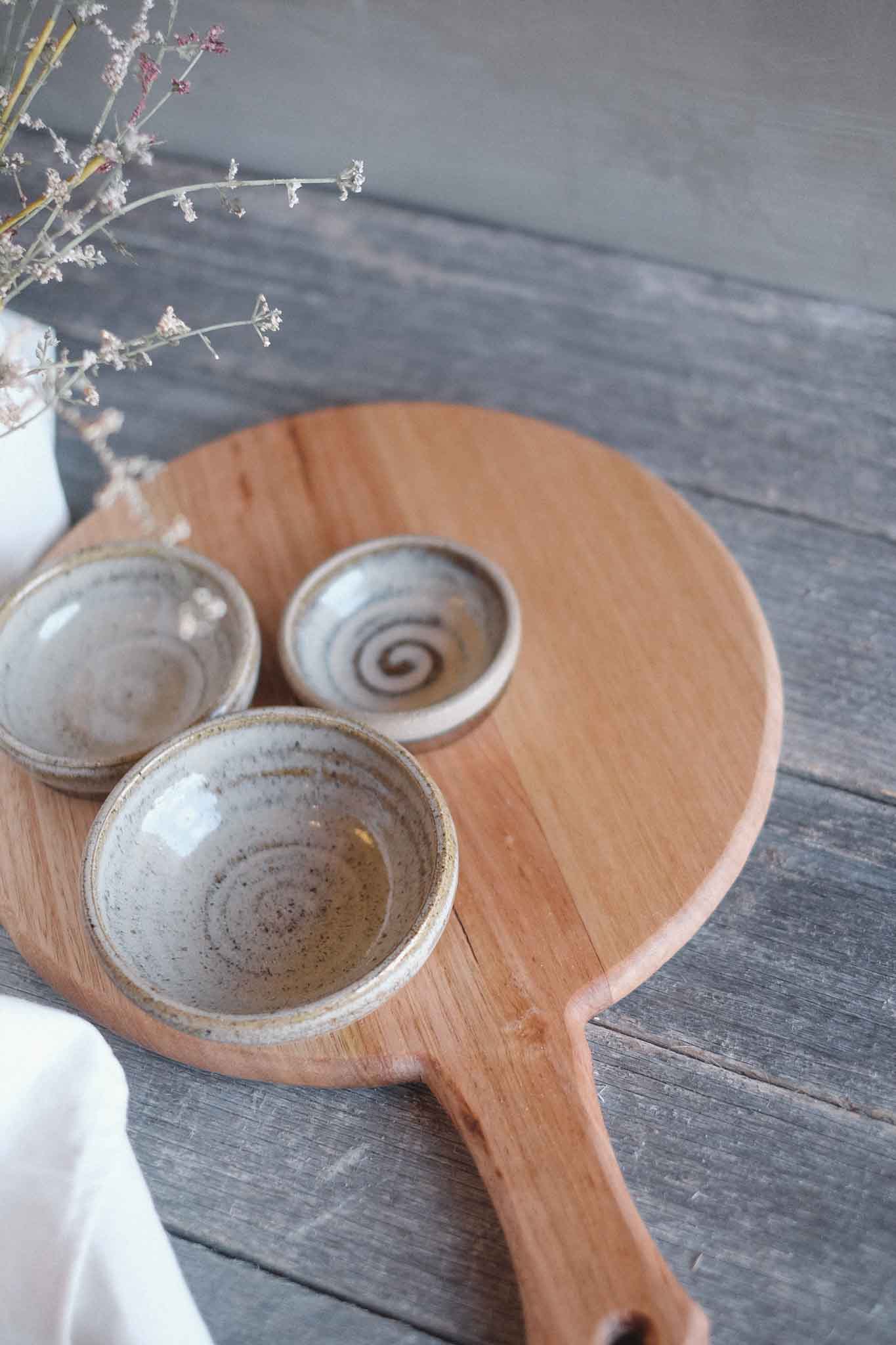 Tasmanian Oak Charcuterie Board w/ 3 Wild Clay Serving Bowls — Round 33cm