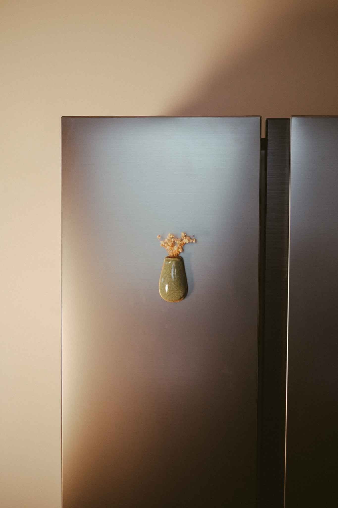 Magnetic Tiny Vase