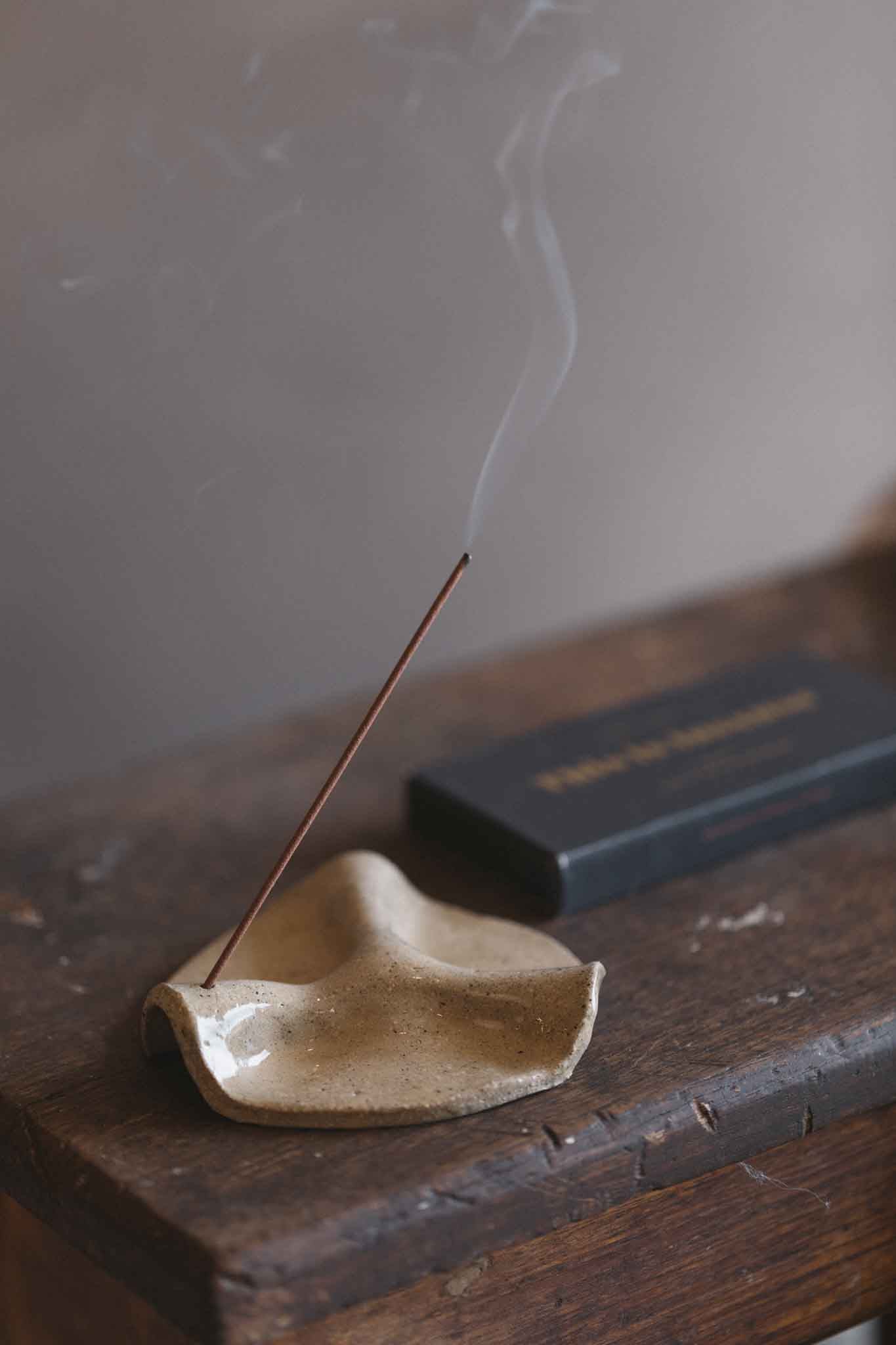 Wavy Incense Dish | Round | Gloss