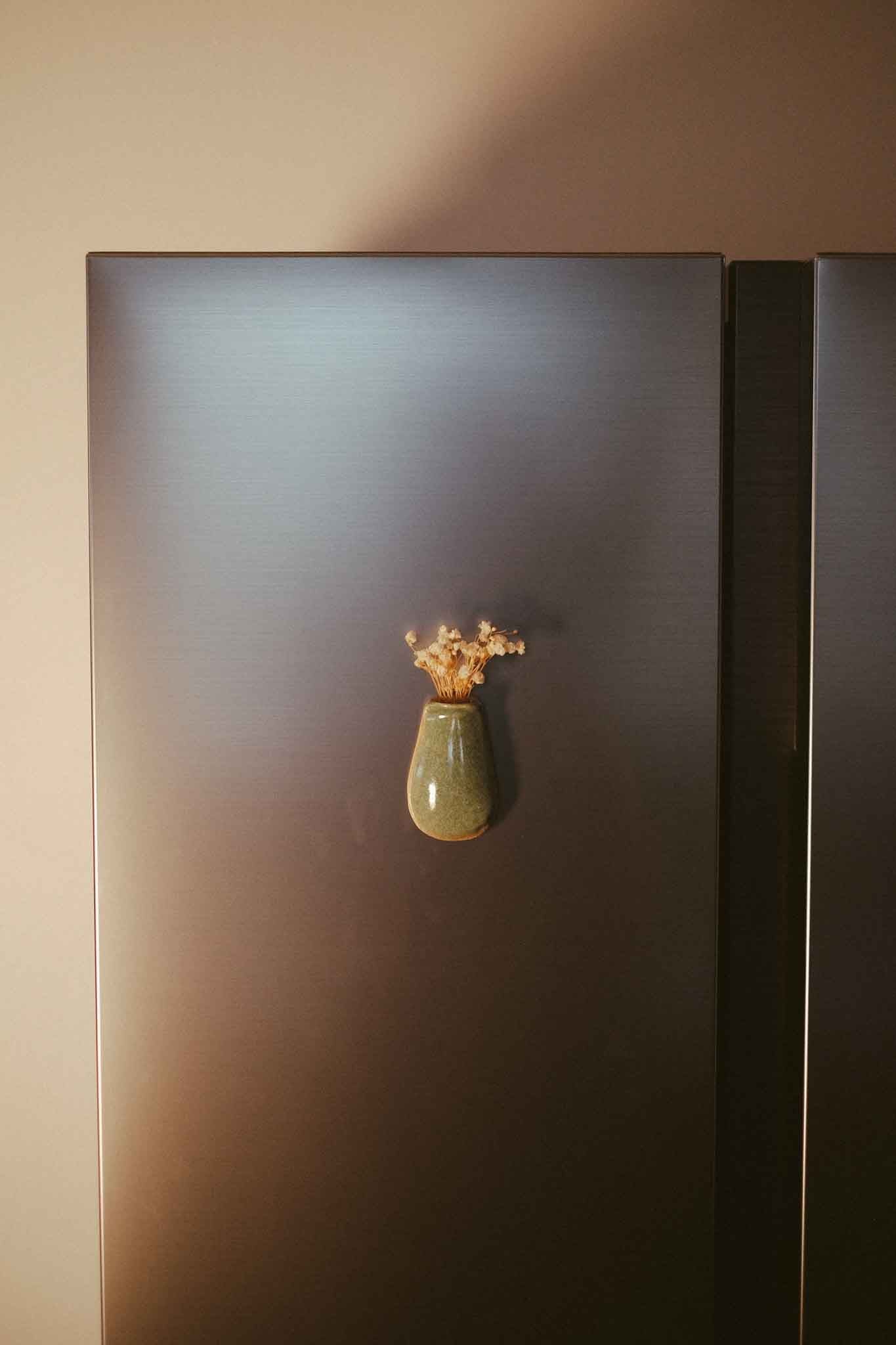 Magnetic Tiny Vase