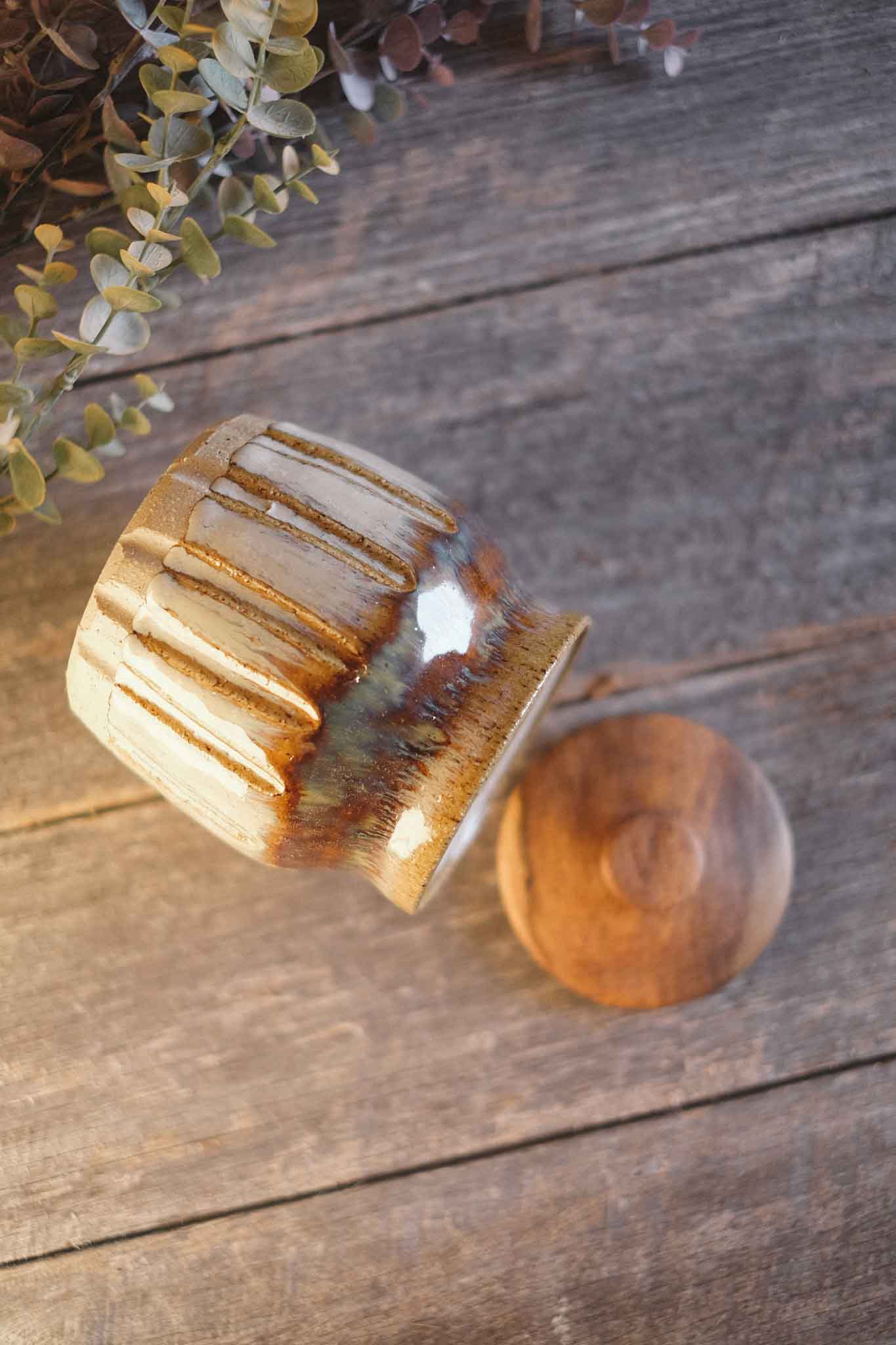 Large Jar with Blackheart Sassafras Lid 14cm x10cm